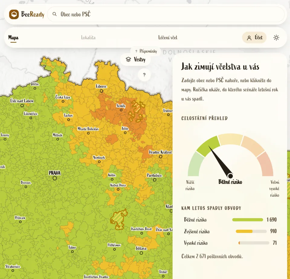 Snímek aplikace BeeReady: mapa Česka obarvená podle rizika zimování a panel s celostátním přehledem